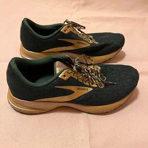 Brooks Run Lucky Launch 7 Like New